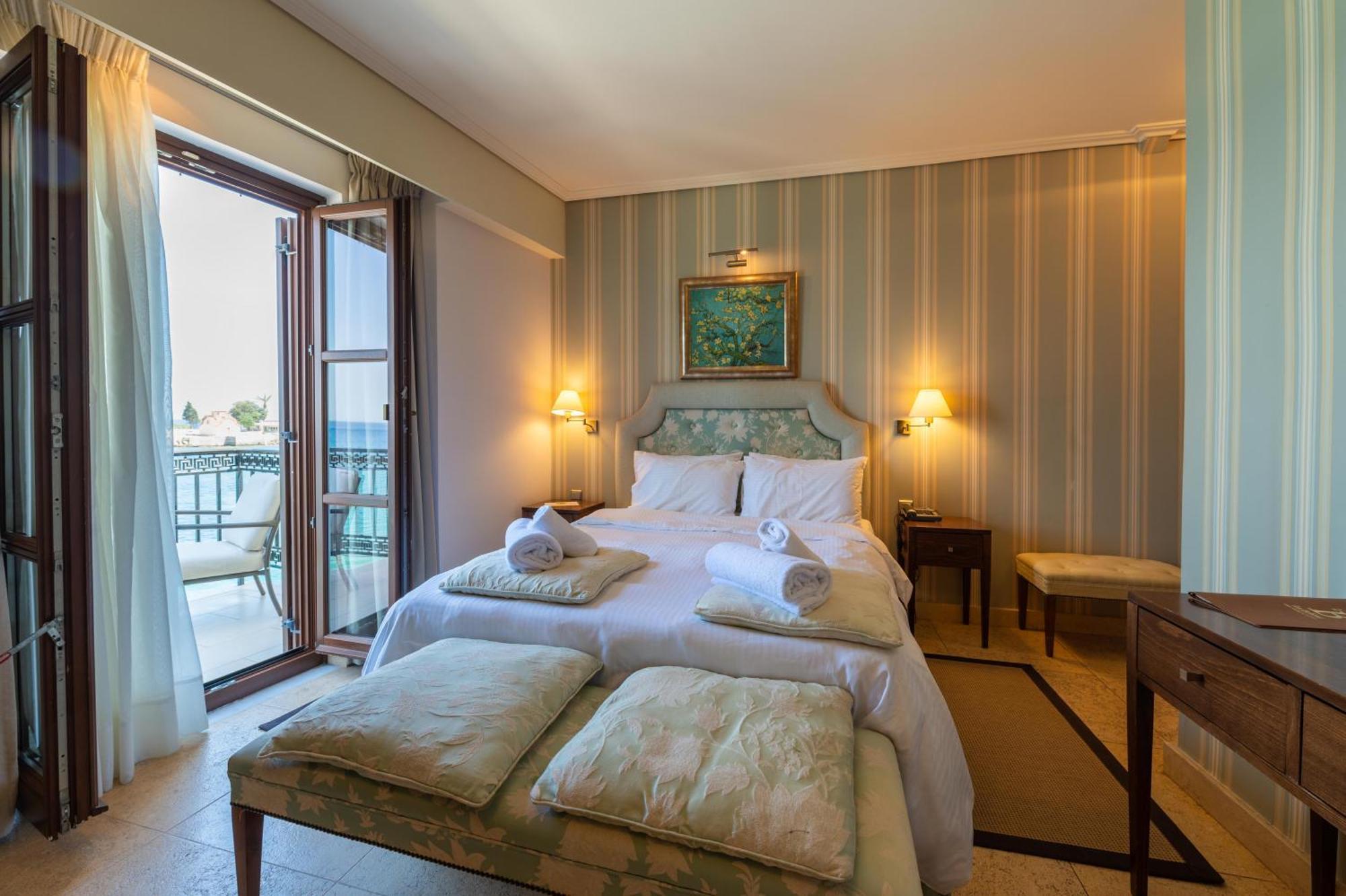 La Boheme Hotel Гитион Экстерьер фото