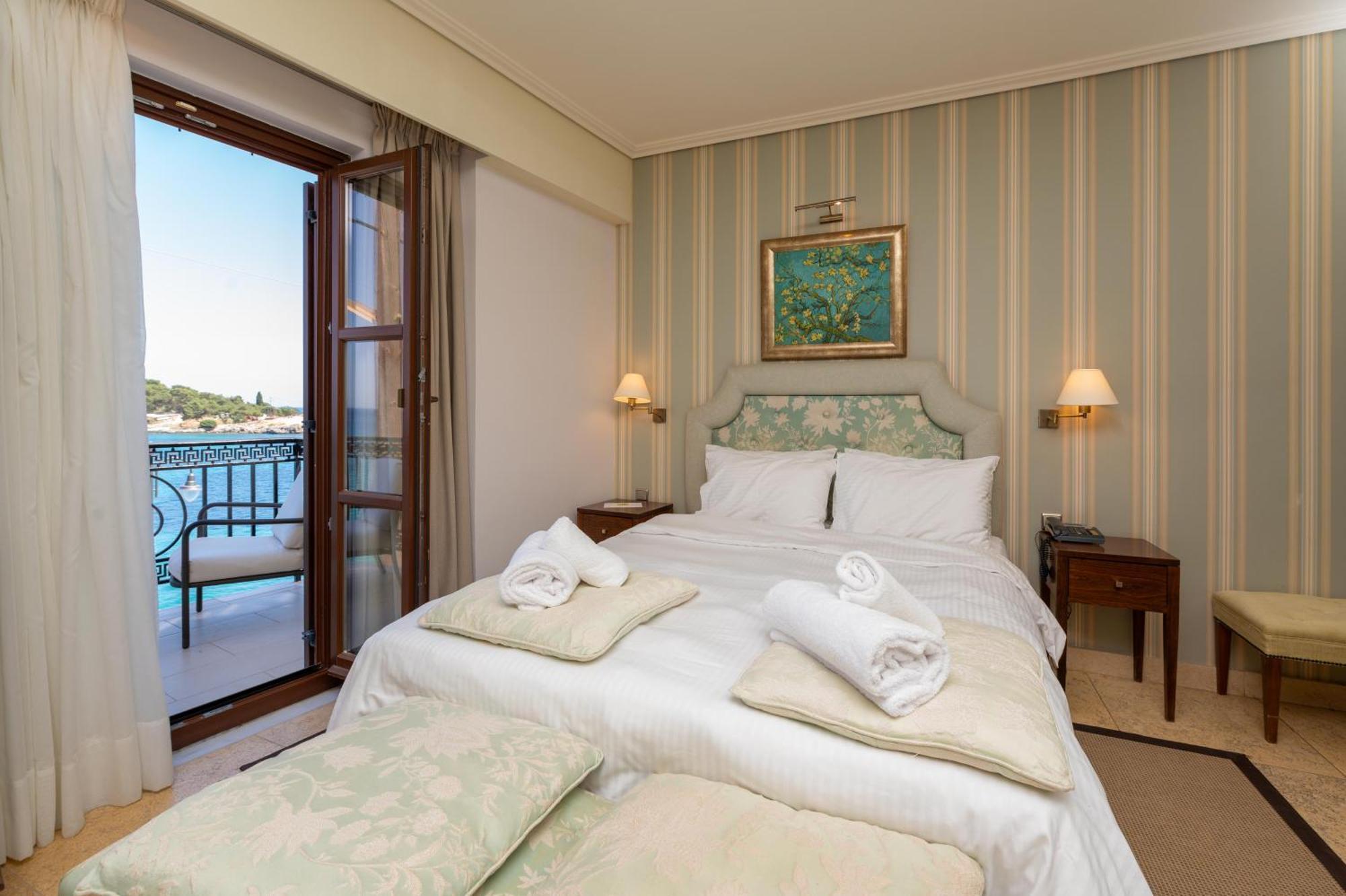 La Boheme Hotel Гитион Экстерьер фото