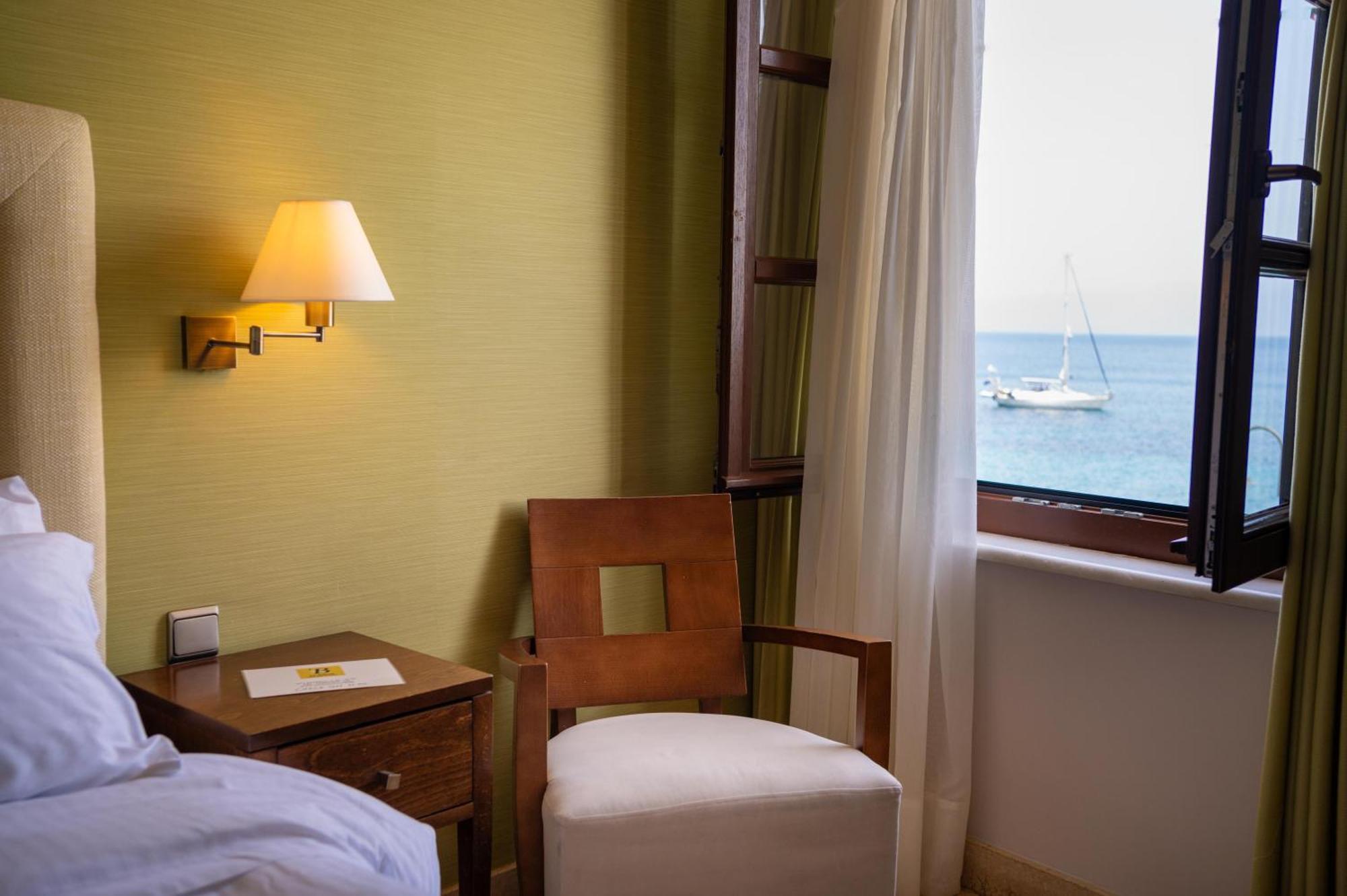 La Boheme Hotel Гитион Экстерьер фото