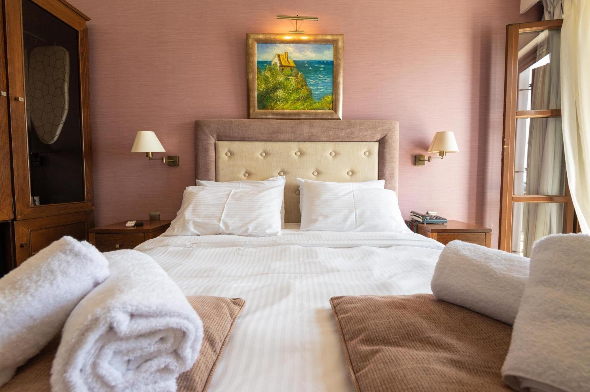La Boheme Hotel Гитион Экстерьер фото