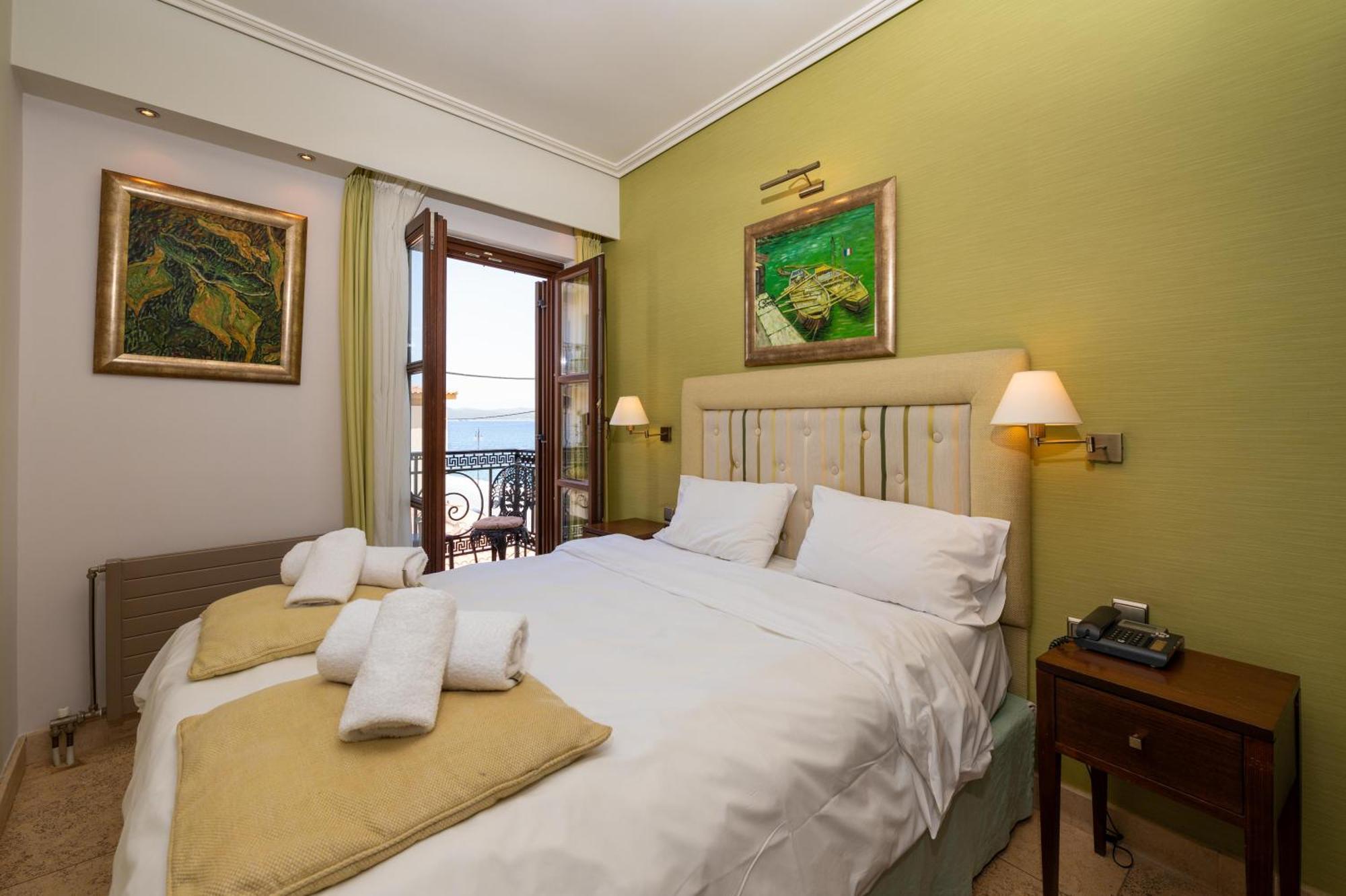 La Boheme Hotel Гитион Экстерьер фото